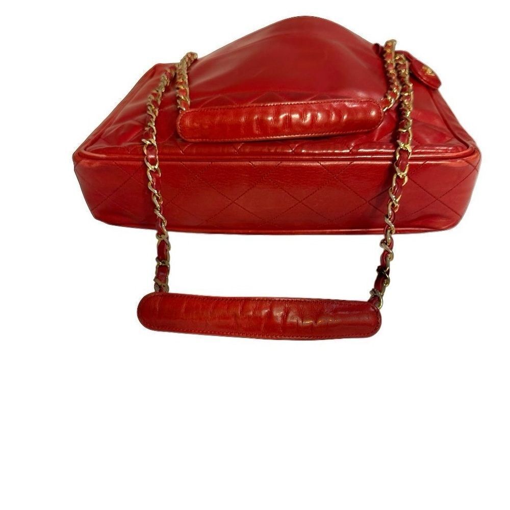 CHANEL Red Shoulder Bag with Timeless Elegance - Picture 9 of 16